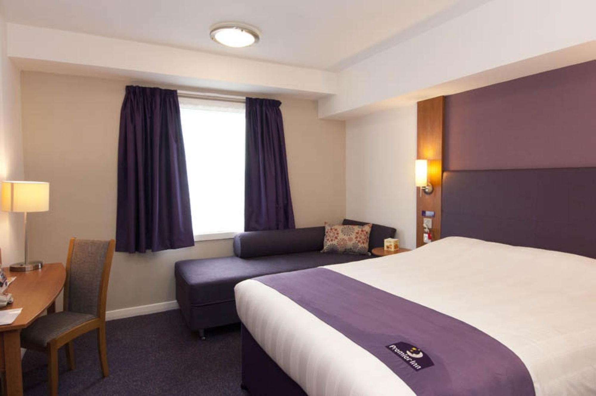 Premier Inn Dundee West Exterior photo